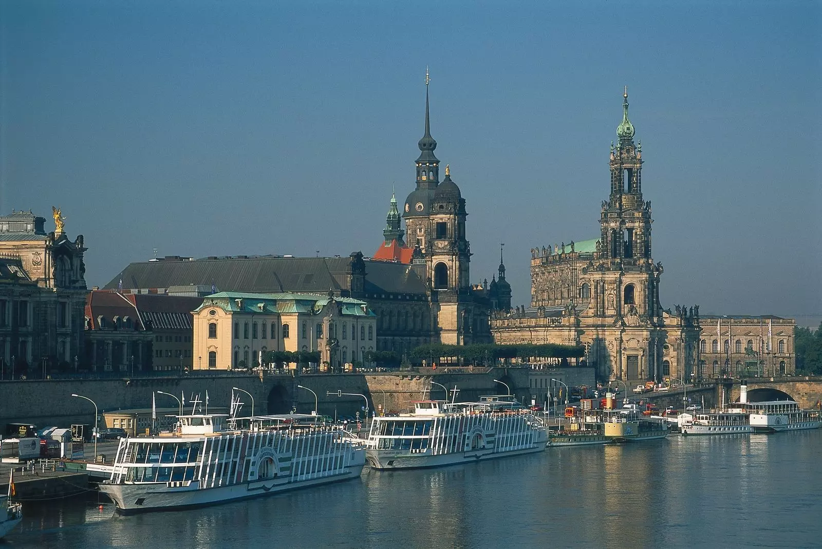 Dresden by River Elbe - © GNTB/Kiedrowski, Rainer Dresden
