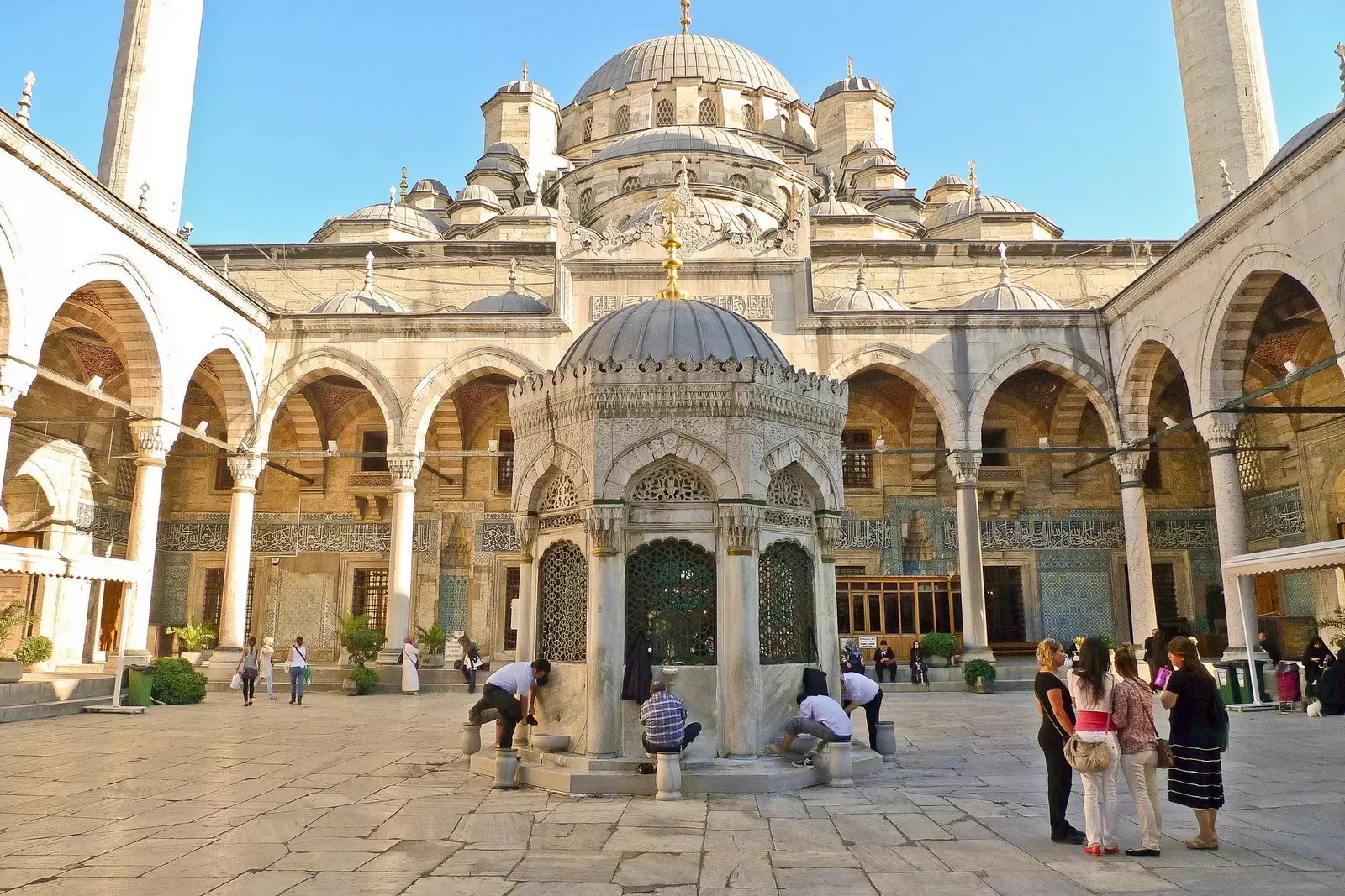 Blue Mosque Courtyard, Istanbul - © Baltactours Mosque