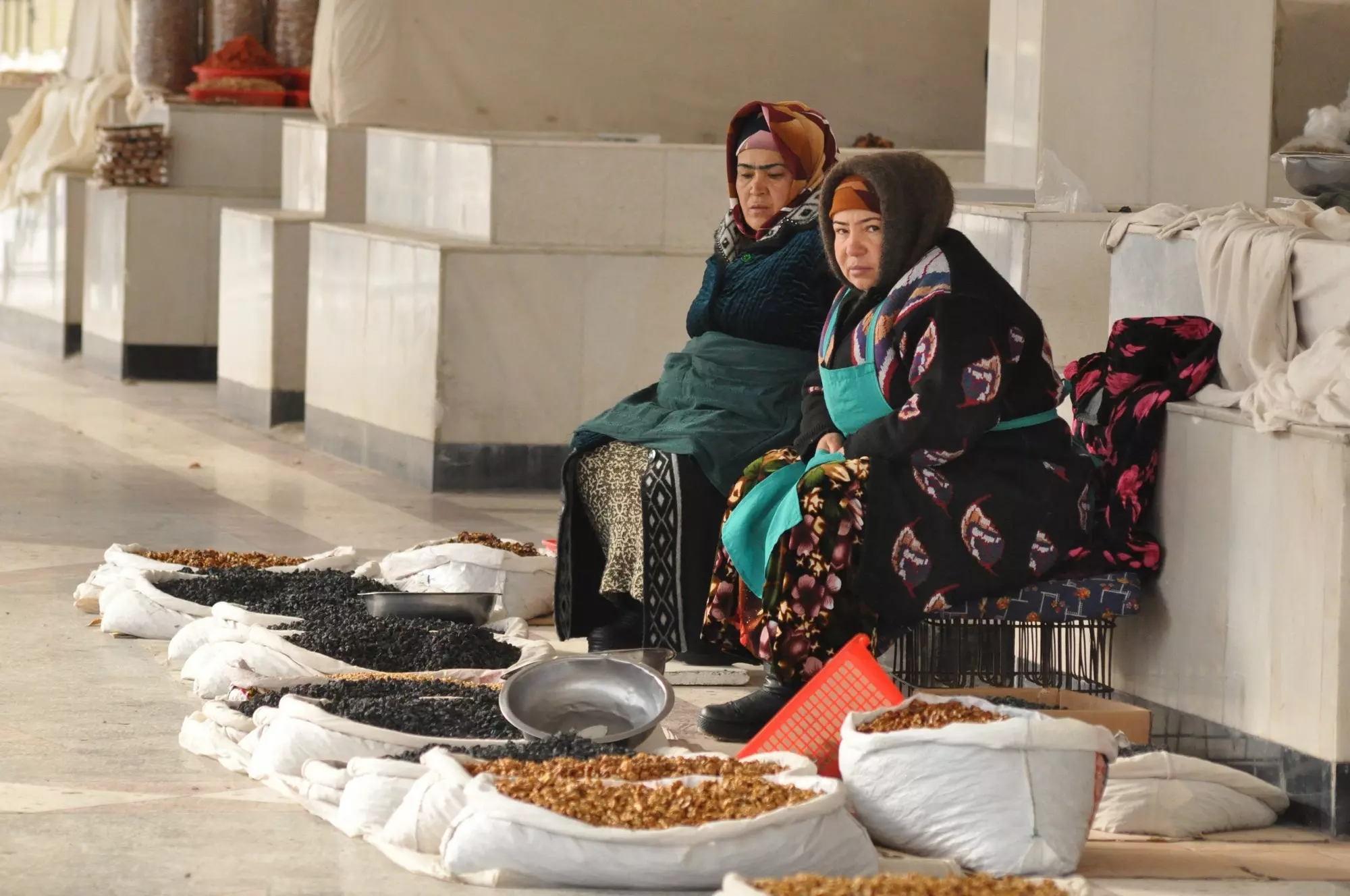 Street Vendors, Samarkand - © Ramona Cazacu Street vendors