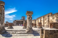 Ancient ruins in Pompeii - © Lara-sh/shutterstock