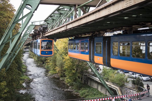 Suspension railway