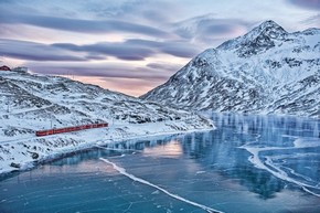 Rhaeitian Railway regional train - © Swiss Travel System