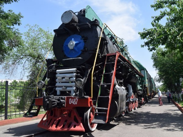 Steam locomotive