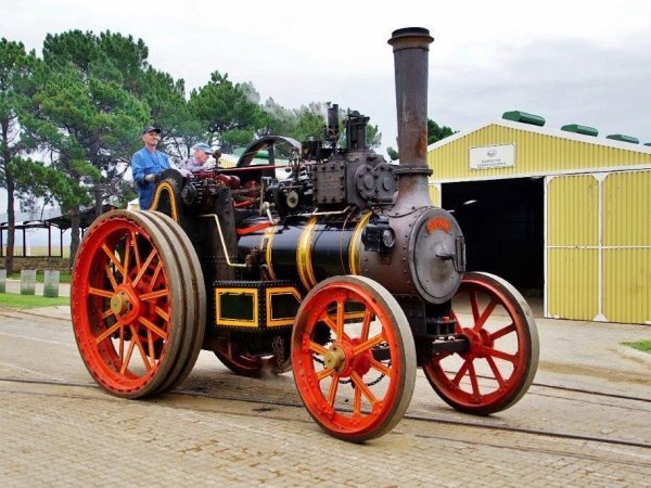 Traction engine