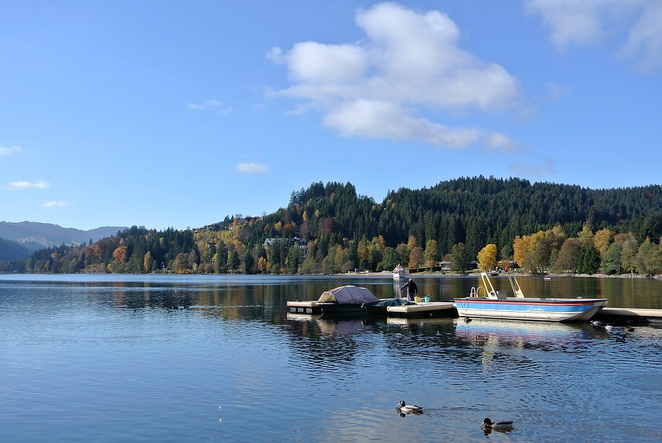 Lake Titisee - © iStock/Unaihuiziphotography Lake